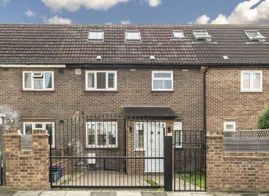 Properties to let in Cherry Crescent - TW8 8NN view1