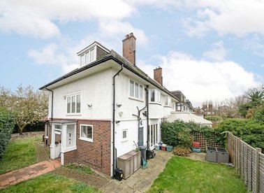 Properties to let in Chesterfield Road - W4 3HG view1