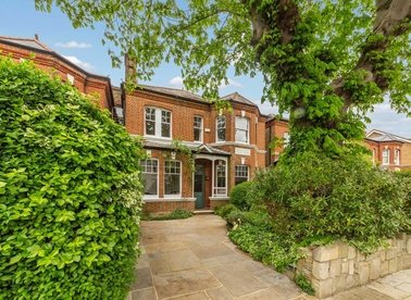 Properties to let in Chestnut Road - SE27 9EZ view1