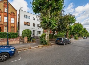 Properties to let in Christchurch Avenue - NW6 7BD view1