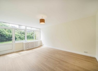 Properties let in Churchill Gardens - SW1V 3AH view1