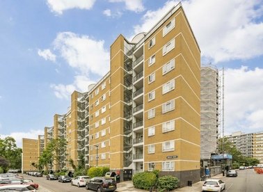 Properties let in Churchill Gardens - SW1V 3JD view1