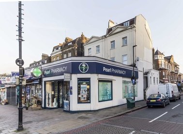 Properties to let in Clapham High Street - SW4 7TR view1