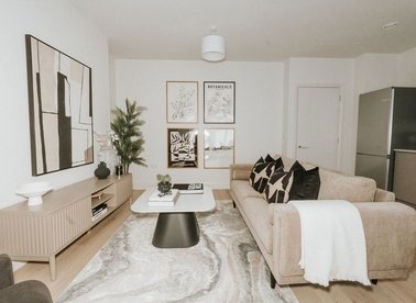 Properties to let in Clapham High Street - SW4 7UH view1