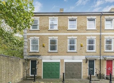 Properties to let in Clarence Mews - SE16 5GD view1