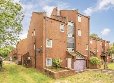 Properties to let in Clement Close - W4 5ST view1
