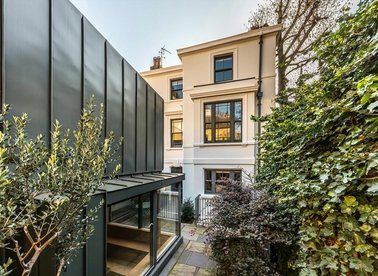 Properties to let in Clerkenwell Close - EC1R 0AS view1