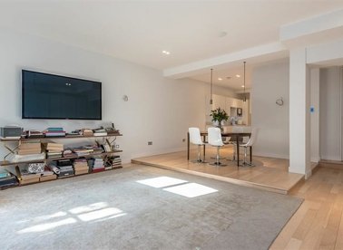 Properties to let in Cleveland Square - W2 6DG view1