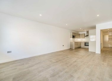 Properties to let in Clifton Walk - W6 0GY view1