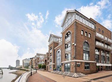 Properties to let in Clove Hitch Quay - SW11 3TN view1