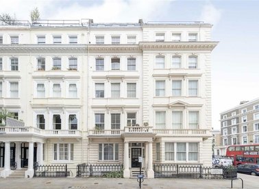 Properties to let in Cornwall Gardens - SW7 4AL view1