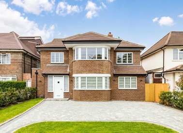 Properties let in Corringway - W5 3HD view1