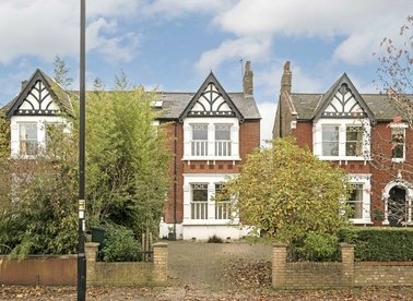 Properties to let in Courtfield Gardens - W13 0EY view1