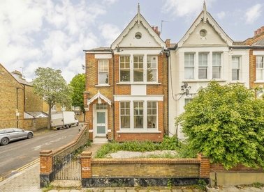 Properties to let in Crescent Lane - SW4 9PL view1