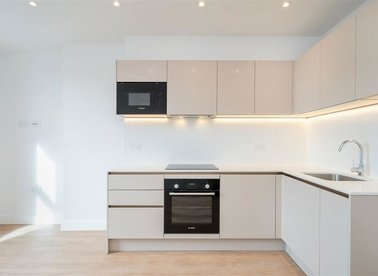 Properties to let in Cricklewood Broadway - NW2 3HP view1