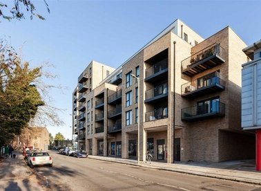 Properties to let in Cricklewood Lane - NW2 2DP view1