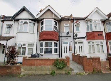 Properties to let in Cromwell Road - TW3 3QW view1