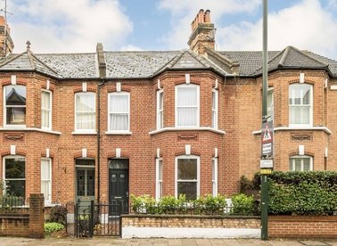 Properties to let in Crown Road - TW1 3ER view1