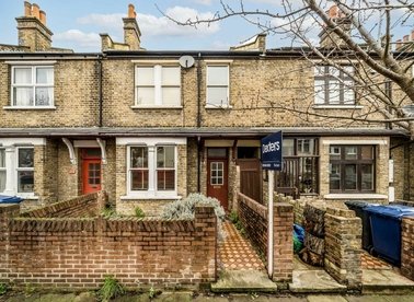 Properties to let in Darwin Road - W5 4BB view1