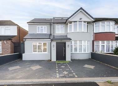 Properties to let in David Avenue - UB6 8HG view1