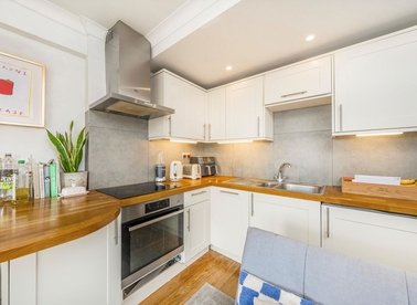 Properties to let in Deepdene Gardens - SW2 3LP view1