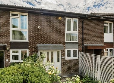 Properties let in Denning Close - TW12 3YT view1