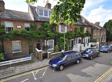 Properties to let in Derby Road - SW14 7DP view1