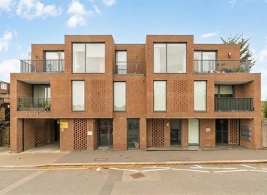 Properties to let in Dersingham Road - NW2 1SZ view1