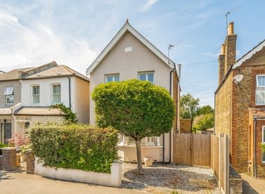 Properties to let in Douglas Road - KT6 7RZ view1