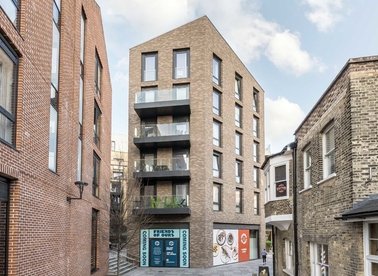 Properties to let in Drapers Yard - SW18 1SF view1