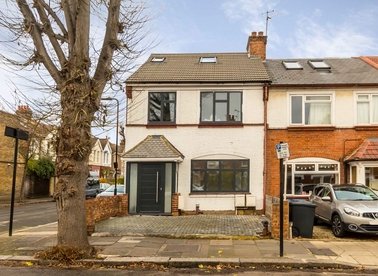 Properties to let in Ealing Park Gardens - W5 4ET view1