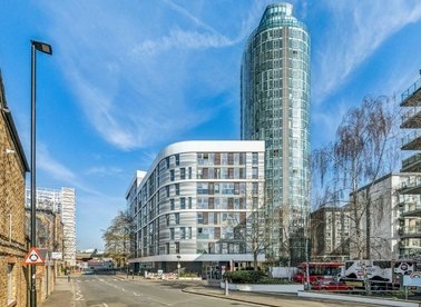 Properties to let in Ealing Road - TW8 0GN view1