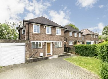 Properties to let in East Close - W5 3HE view1
