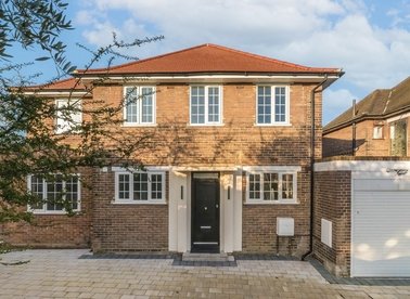 Properties let in East Close - W5 3HE view1