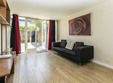 Properties to let in Ebbisham Drive - SW8 1UB view1