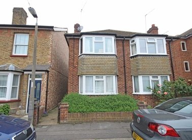 Properties let in Edward Road - TW12 1LH view1