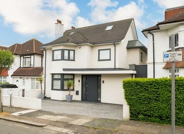 Properties to let in Elliot Road - NW4 3DS view1