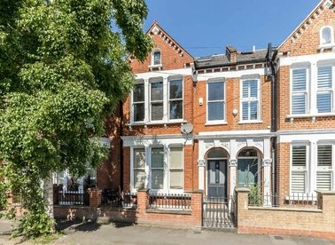 Properties let in Elms Crescent - SW4 8QU view1