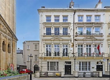 Properties to let in Ennismore Gardens - SW7 1NH view1