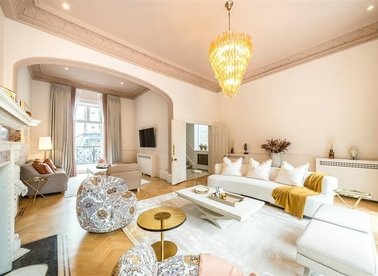 Properties to let in Ennismore Gardens - SW7 1NH view1