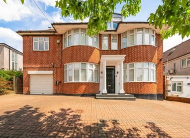 Properties to let in Fairholme Gardens - N3 3EB view1