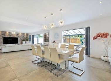 Properties to let in Fairholme Gardens - N3 3EB view1