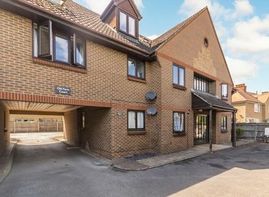 Properties let in Farm Road - KT10 8AU view1