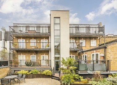 Properties to let in Feltham Avenue - KT8 9BT view1