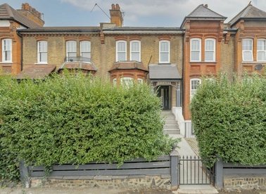 Properties to let in Ferme Park Road - N8 9SG view1