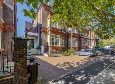 Properties to let in Fitzjohns Avenue - NW3 5JY view1