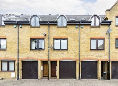 Properties to let in Fowey Close - E1W 2JP view1