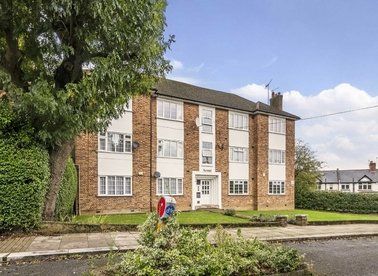 Properties to let in Friern Park - N12 9LT view1