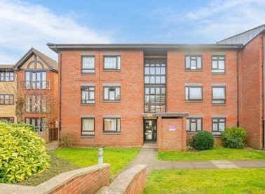 Properties to let in Friern Park - N12 9LL view1