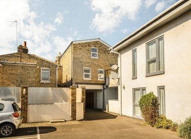 Properties to let in Furley Road - SE15 1UG view1